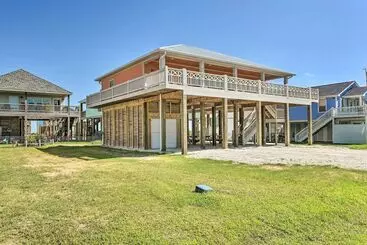 コテージ Walk To Shore: Coastal Escape In Crystal Beach!