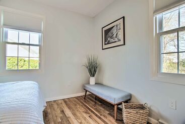 Сельский дом Hen Cove Home W/ Wood Deck   Walk To Beaches!