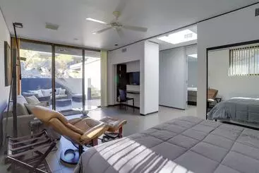 کلبه Palm Springs Retreat W/ Private Pool & Jacuzzi