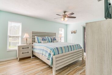 بيت ريفى Riverfront Home With Private Dock, Fire Pit!