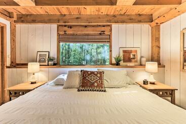 بيت ريفى Rustic Chic Home W/ Decks: Pool + Lake Access