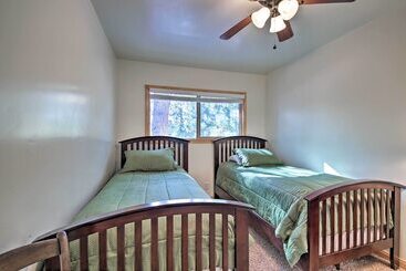 Сельский дом Walk To Lake: Rustic Home W/ Deck In Fawnskin