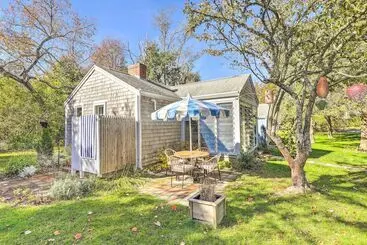 Walkable Dennis Cottage:  The Blue Scallop