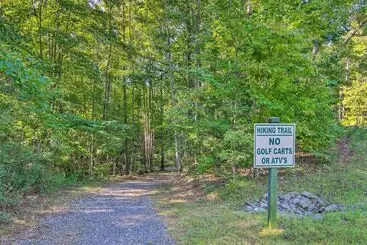 Mökkimajoitus Tranquil Deck: Blue Ridge Mountain Retreat!