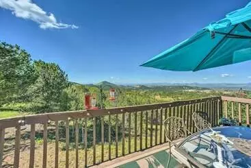 コテージ Cozy Mountain Cabin W/ Panoramic Mtn Views!