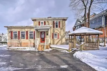 コテージ Dog Friendly Downtown Auburn Vacation Rental!