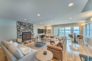 بيت ريفى Lakefront Genoa City Home W/ Private Beach