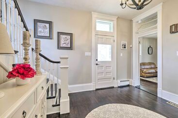 コテージ Lush, Modern Farmhouse W/ Mtn Views & Sunroom