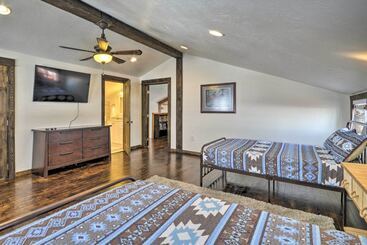 קוטג'' Private Powell Ranch Cabin W/ Mountain Views!