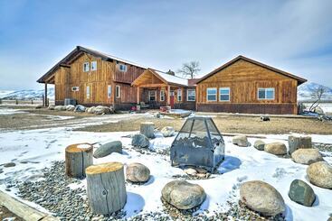 Casa Rural Private Powell Ranch Cabin W/ Mountain Views!