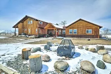 Mökkimajoitus Private Powell Ranch Cabin W/ Mountain Views!