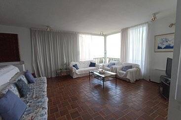 Residência Beautiful 2 Bed House In Saronida