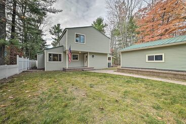 Mökkimajoitus Serene Riverfront Home W/ Torch Lake Access!