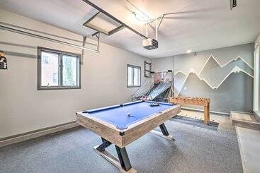 קוטג'' Hot Tub, Game Room & Fire Pit: Poconos Retreat