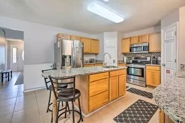 Mökkimajoitus Game Room + Fenced Yard: Home Near Disney World!