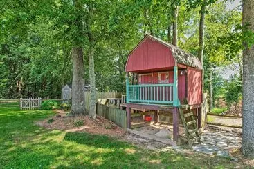 Mökkimajoitus Unique, All Encompassing Family Farmstead!