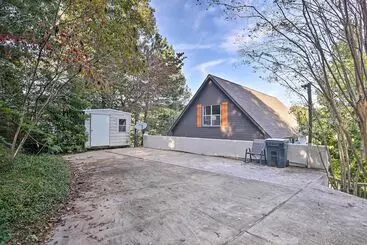 Mökkimajoitus Waterfront Lake Martin Home W/ Private Dock & View