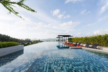 ホテル 6th Avenue Surin Beach