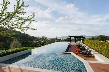 Otel 6th Avenue Surin Beach