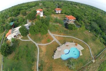 Lake Villa Resort