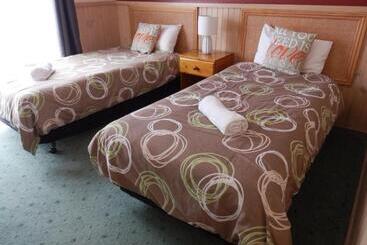 Мотель Mountain View Motor Inn & Holiday Lodges