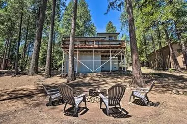 Mökkimajoitus Hot Tub, Fire Pit & Epic Views: Arnold Cabin