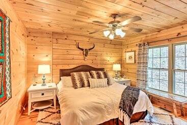 Сельский дом Blue Ridge Mtns Cabin W/ Deck & Game Room!