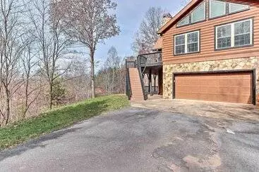 Mökkimajoitus Blue Ridge Mtns Cabin W/ Deck & Game Room!