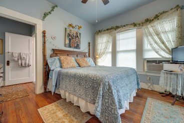 Charming Canyon Lake Cottage W/ Pool & Bbq Pit!