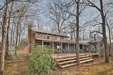 Mökkimajoitus Cozy Cumberland Mountain Cabin W/ Stunning Views!