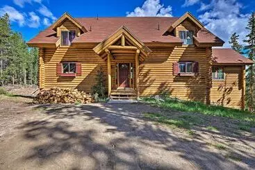 Mökkimajoitus Expansive Alma Cabin W/ Hot Tub & Mountain Views!