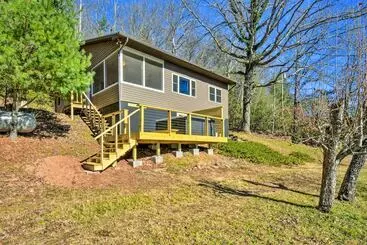 Mökkimajoitus Franklin Home W/ Hot Tub & Mtn Views!