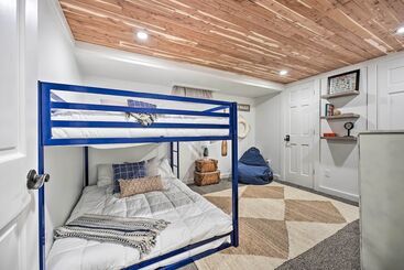 コテージ Lakefront Battle Creek Home W/ Fishing Dock!