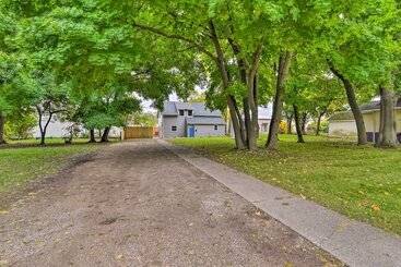 Landhus Centrally Located Mount Pleasant Retreat!