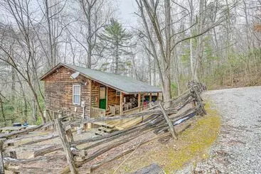 Mökkimajoitus Peaceful Bryson City Cabin   Fire Pit & Hot Tub!
