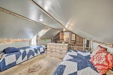 Gîte Rural Pet Friendly Harper Farmhouse W/ Large Deck!