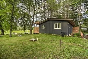 コテージ Pine City Getaway, Steps From Snake River!