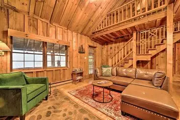 コテージ Rustic Maggie Valley Cabin W/ Mountain Views!