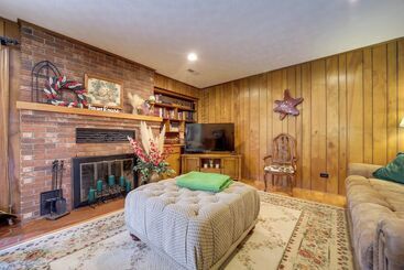 بيت ريفى Serene Canton Home W/ Deck & Mountain Views!