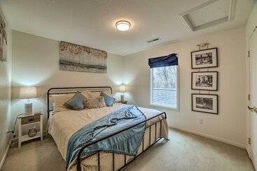 קוטג'' Spacious Lakefront Kentucky Home Rental!