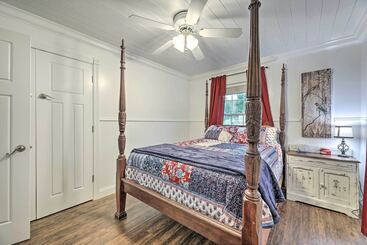 Waterfront Dunlap Cottage: Large Yard + Views