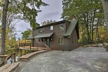 Mökkimajoitus Waterfront Highland Lake Home W/ Deck + Dock