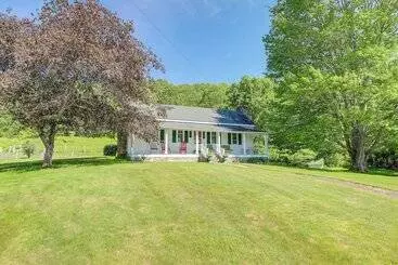 Weaverville Cottage: Fishing Pond & Mountain Views