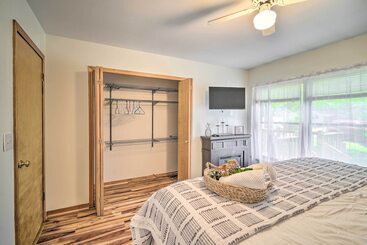 Сельский дом Cozy Auburn Retreat W/ Hot Tub Walk To Lake