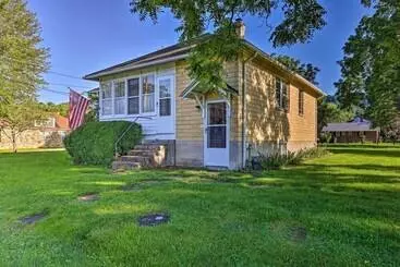 コテージ Family Friendly Marlinton Home: Walk Downtown!