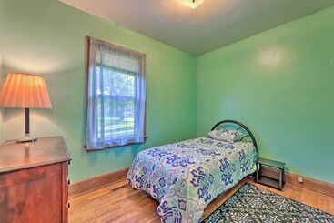 Landhus Family Friendly Marlinton Home: Walk Downtown!