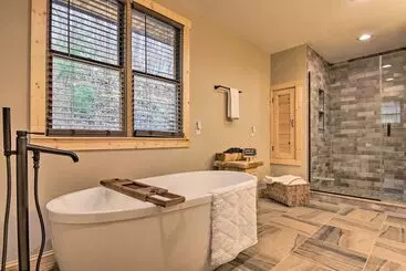 Mökkimajoitus Marshall Home W/ Mountain View, 5 Mi To Downtown!