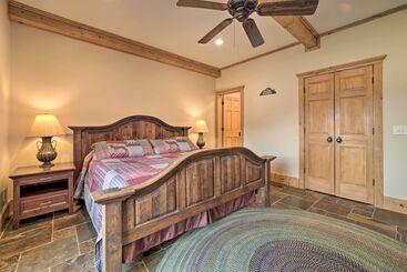 Dom wiejski Franklin Cabin W/ Hot Tub + Pool Table!