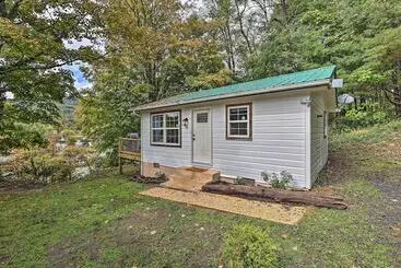 Mökkimajoitus Hilltop Hideaway W/ Scenic Views & Hot Tub!