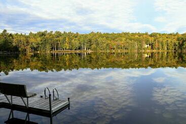 コテージ Lakefront Escape: Boat Dock, Grill, Fire Pit!